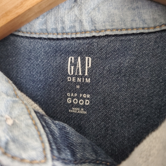 Gap kids light washed shirt size Medium. - Picture 6 of 7
